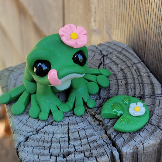Green Frog “Lilly”, Frog Sculpture