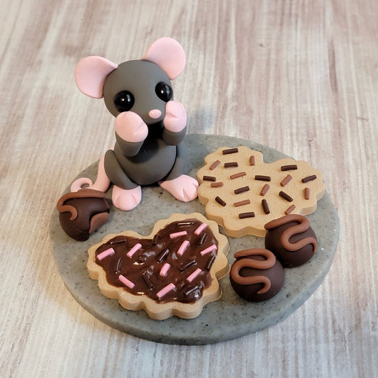 Valentine Treats Mouse “Scrumptious”, Handmade Clay Mouse