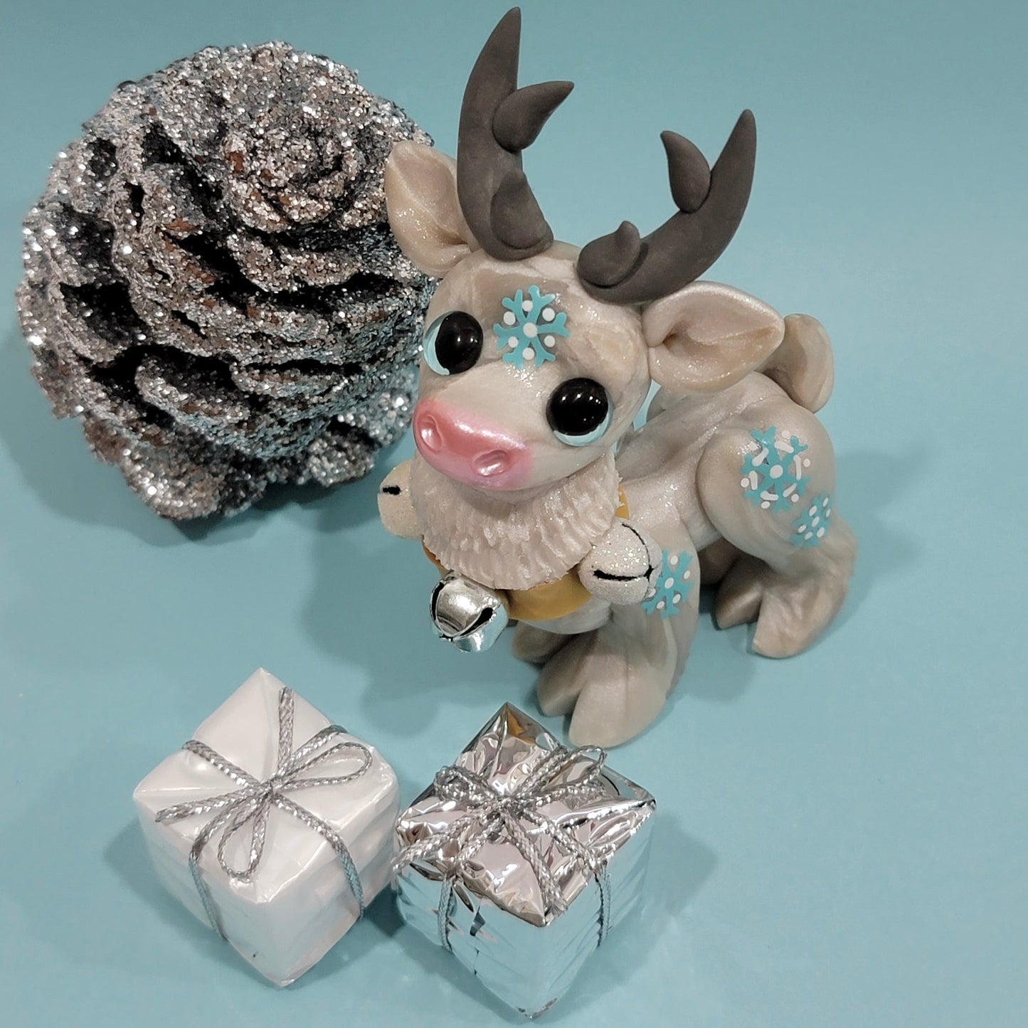 Snowflake Reindeer w/Gifts “Jingles”